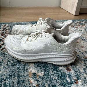 HOKA Men’s Clifton 9 Sneakers